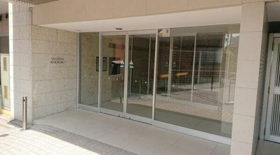 ウイルローズ池袋のエントランス