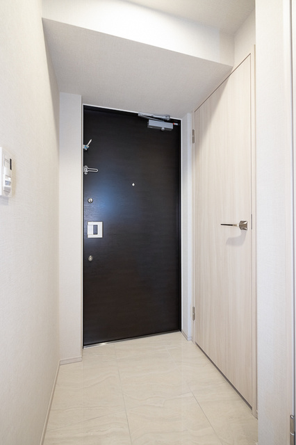 スカイグランデ津田沼の玄関|※写真は同タイプ住戸です。