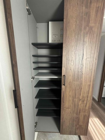 アールクレエ本郷の玄関|収納もある玄関です