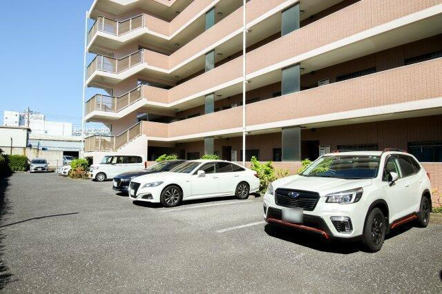 ロンディネ調布の駐車場