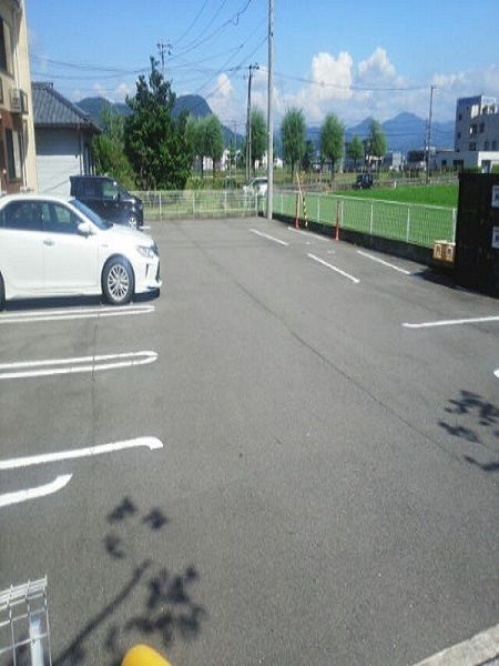 ホ－プ　プレイスの駐車場