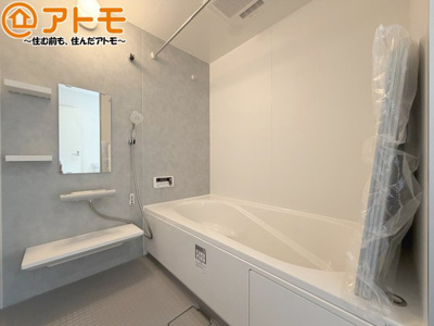 【浴室】 | 葵区古庄三丁目6期　新築戸建　2号棟 | 浴室は落ち着いた色のパネルでゆったりと過ごせる空間です。お風呂で一日の疲れを癒しましょう♪