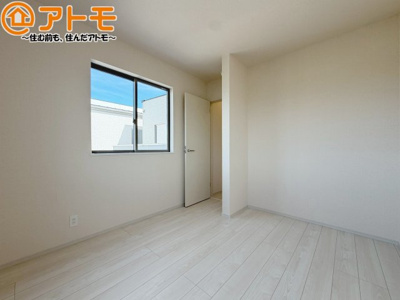 【子供部屋】 | 葵区古庄三丁目6期　新築戸建　2号棟 | 壁と床がシンプルな色合いだからこそ自分だけの空間を作れます♪お部屋作りのイメージは順調でしょうか♪