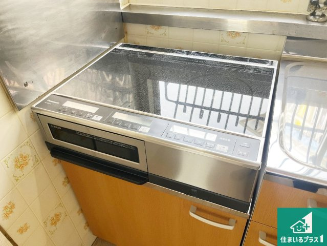 明石市二見町福里　中古一戸建ての設備|火を使わないので、安心なＩＨコンロ！でこぼこが無い構造なので、掃除もしやすく清潔に保てます！