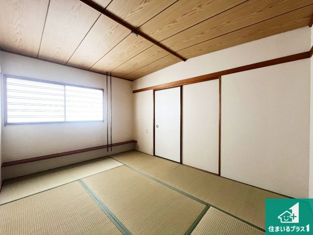 明石市二見町福里　中古一戸建ての和室|一室あると便利な和室は客間としてだけでなく、小さなお子様のプレイルームや食後のくつろぎスペースとしてもご利用いただけます。収納もついていますので大活！