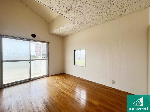 明石市二見町福里　中古一戸建ての洋室|シンプルな洋室は、自分好みのインテリアが楽しめます♪ぜひお楽しみください♪
