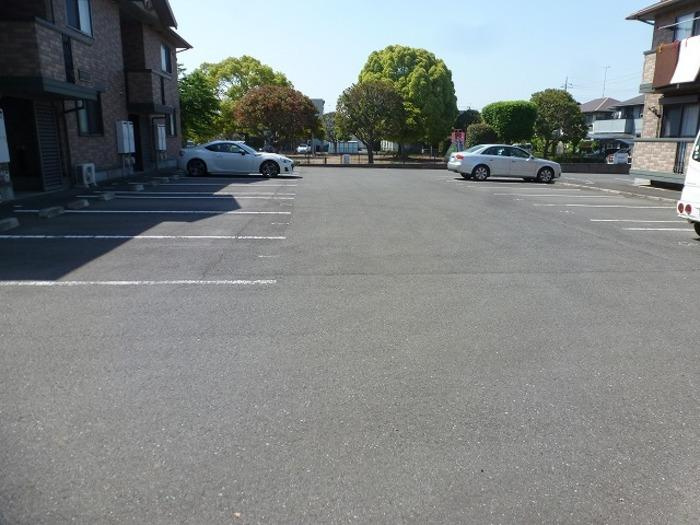 ファミール　Aの駐車場