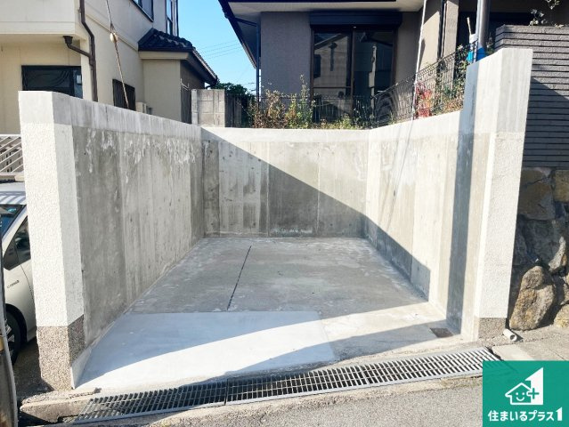 明石市松が丘　中古一戸建ての駐車場|駐車スペース！散水栓があるので、こまめに愛車を洗えます！