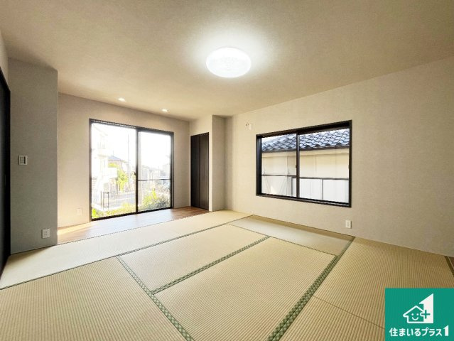 明石市松が丘　中古一戸建ての和室|一室あると便利な和室は客間としてだけでなく、小さなお子様のプレイルームや食後のくつろぎスペースとしてもご利用いただけます。収納もついていますので大活躍間違いなし！