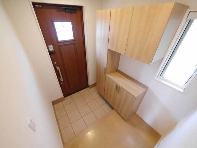 和井取戸建の玄関