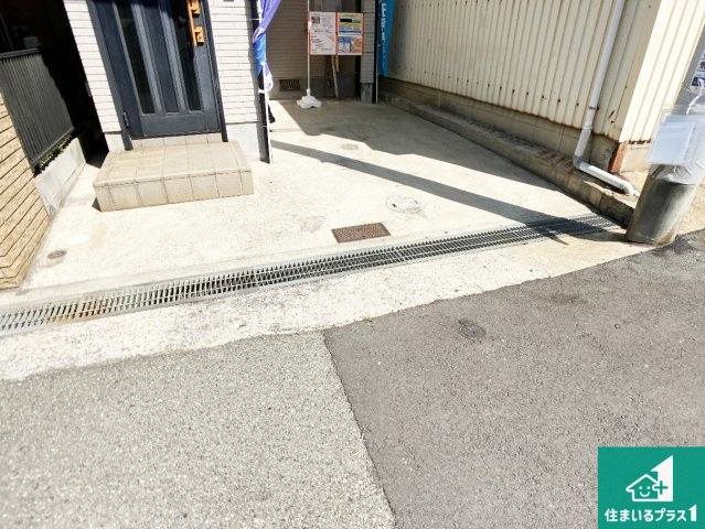 明石市田町　中古一戸建ての駐車場|駐車スペース！散水栓があるので、こまめに愛車を洗えます！