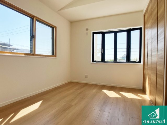 明石市田町　中古一戸建ての洋室|収納スペースが充実しているので子供の成長に合わせてたくさん収納ができます！家族構成に合わせた様々な活用ができる収納！
