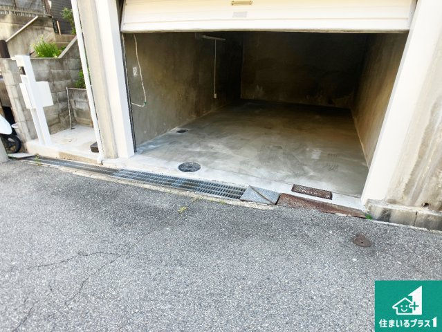 明石市東山町　中古一戸建ての駐車場|駐車スペース有ります！