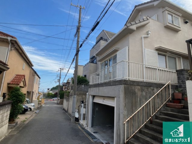 明石市東山町　中古一戸建ての前面道路含む現地写真|車通りの少ない前面道路！お子様がいらっしゃるご家族でも安心！