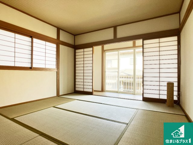 明石市東山町　中古一戸建ての和室|一室あると便利な和室は客間としてだけでなく、小さなお子様のプレイルームや食後のくつろぎスペースとしてもご利用いただけます。