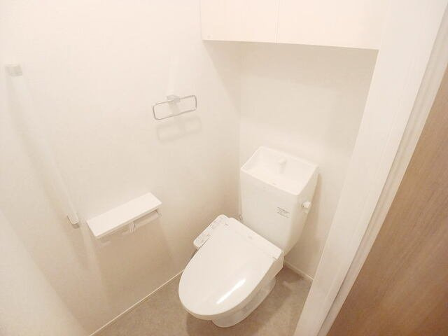 【トイレ】 | レディ・バグⅡ | 落ち着いた色調のトイレです