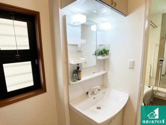 明石市藤江　中古一戸建ての独立洗面台|掃除のしやすい洗面台で毎日清潔！
