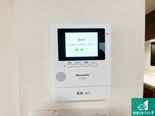 明石市朝霧台　中古一戸建ての防犯設備|来訪者の姿が確認できるインターホン！
