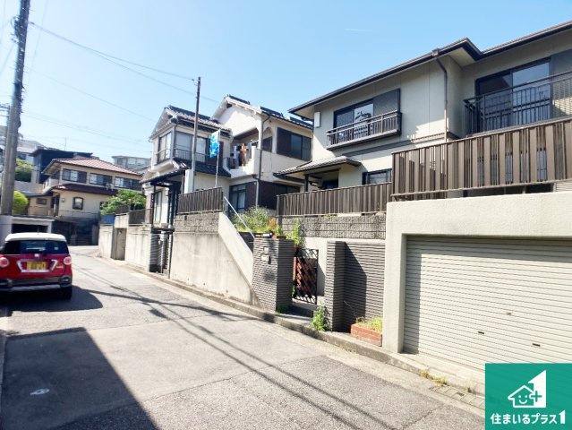 明石市朝霧台　中古一戸建ての前面道路含む現地写真|車通りの少ない前面道路！お子様がいらっしゃるご家族でも安心！