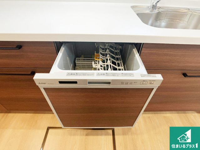 明石市朝霧台　中古一戸建ての設備|食事後の一仕事、食器洗いをボタン一つでお任せできちゃいます！場所を取らないビルトイン式なので、お料理スペースもしっかり確保！