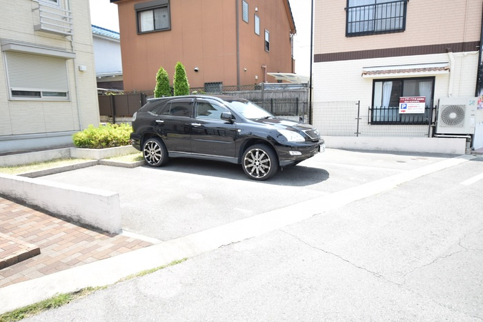 フォルトゥーナ（武庫之荘東2丁目）の駐車場|駐車スペースもあります
