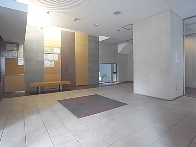 ワコーレ六甲道オービット2のロビー
