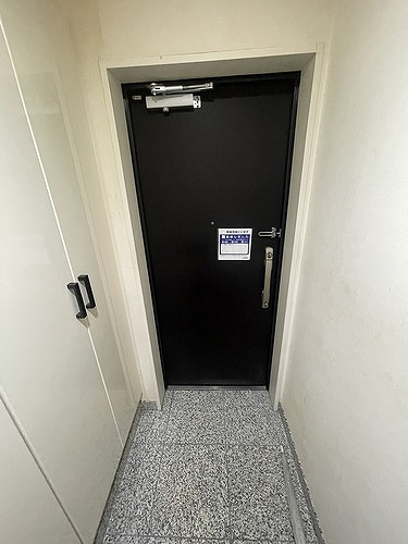ライオンズプラザ大宮シティの玄関|内装工事前