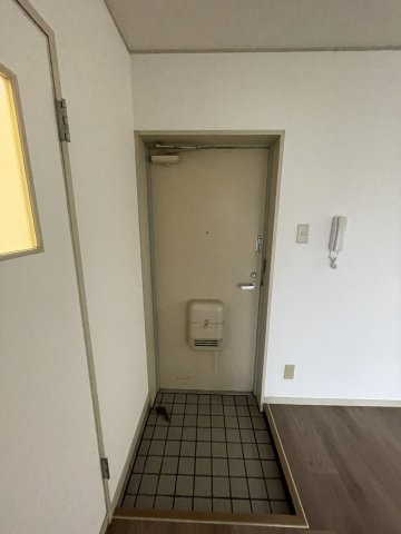 ハイツ菊水の玄関