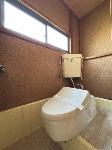 本田５丁目貸家　D棟のトイレ|ゆったりとした空間のトイレです