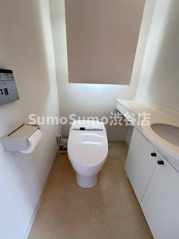 MFPR代々木タワーのトイレ|落ち着いた色調のトイレです