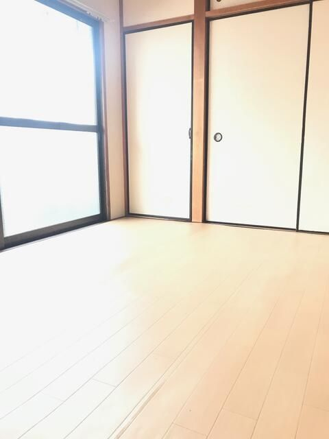 リヴォ－レ鶴水の居間・リビング
