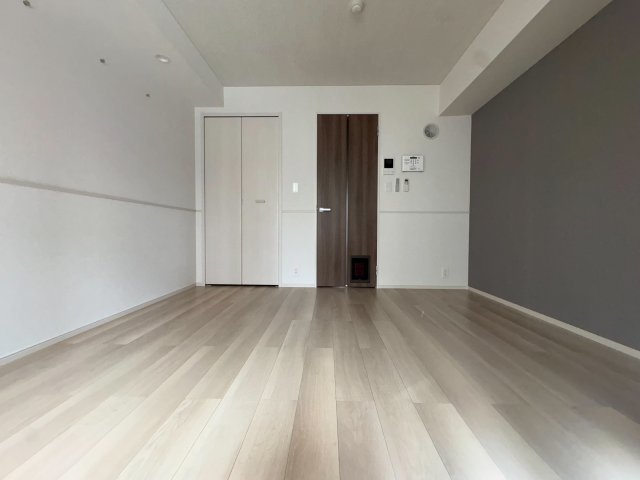 狛江市東和泉１丁目のアパートの居間・リビング