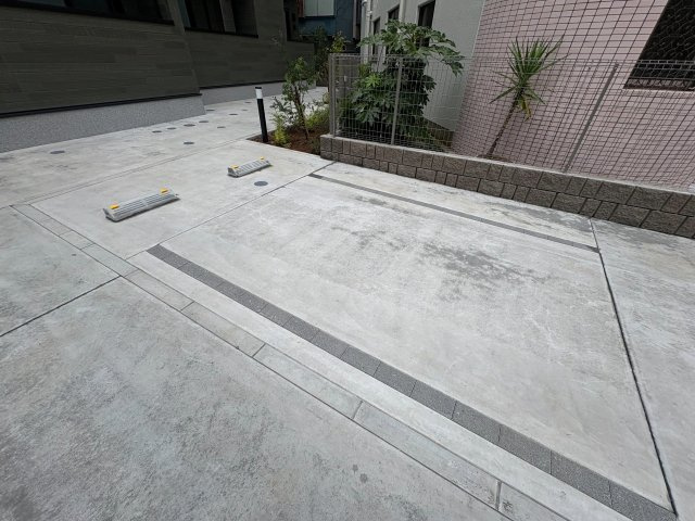 狛江市東和泉１丁目のアパートの駐車場