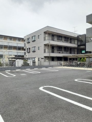 プラシードの駐車場|駐車場完備です