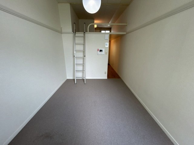 レオパレスサンハイムⅡの居間・リビング|ゆったりとした居間です