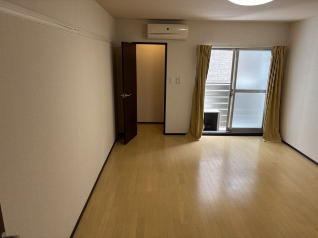クレイノイヤサカの居間・リビング|ゆったりとした居間です