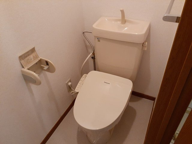 ウエスト・アベニューのトイレ|ゆったりとした空間のトイレです
