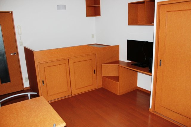 落ち着いて過ごせるお部屋なので、寝室にいかがでしょうか