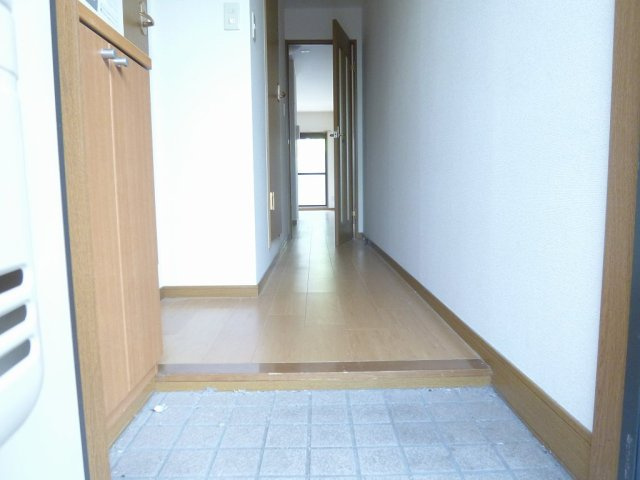 ＣＯＭＯＤＯ・ＳＥＮの玄関|明るい玄関です