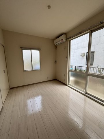 コーポマツノキ四番館の洋室|個人の部屋や寝室として使える洋室です