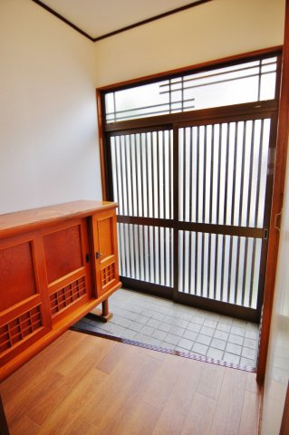 宮本5丁目貸家の玄関|ゆったりとした玄関です