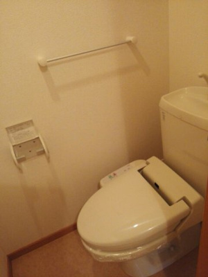 【トイレ】 | クレメントＢ | コンパクトで使いやすいトイレです
