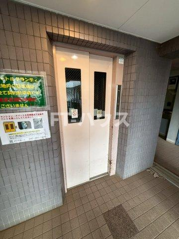 シャトルグランディのエントランス