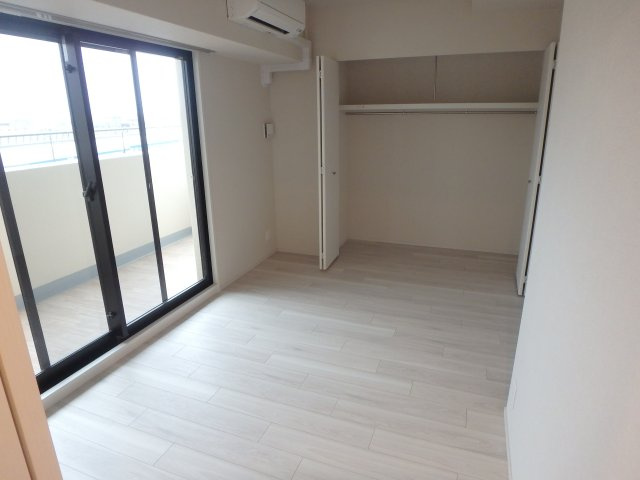 【寝室】 | Ｌａ・Ｄｏｕｃｅｕｒ西宮北口 | 洋室です　