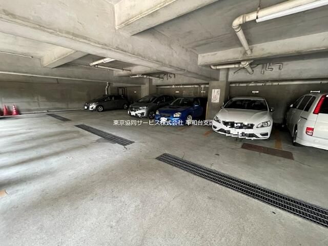 エステート矢島の駐車場