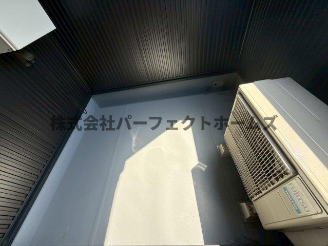 高野道ガレージハウスA棟のバルコニー|落ち着いた時間を過ごせるバルコニーです