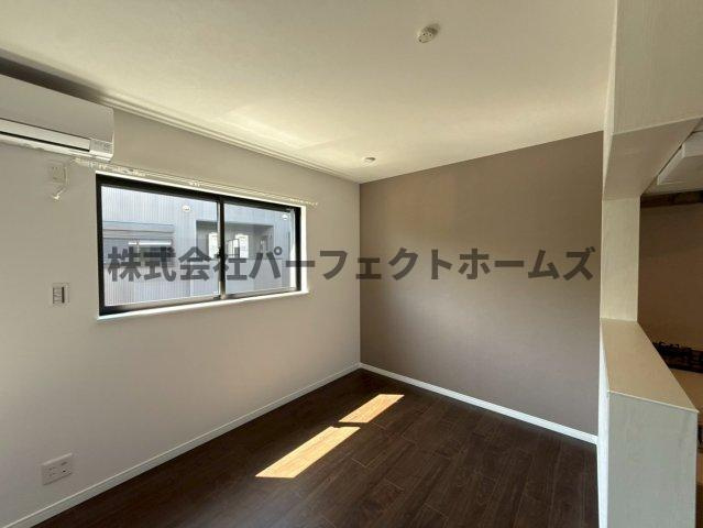 高野道ガレージハウスA棟の居間・リビング|ゆったりとした居間です