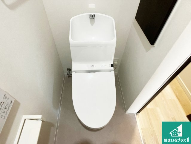 明石市大久保町大窪　中古一戸建てのトイレ|1・2階の2ヶ所にあるので、朝の忙しい時間の順番待ちもなく、深夜の利用にも大変便利です。
