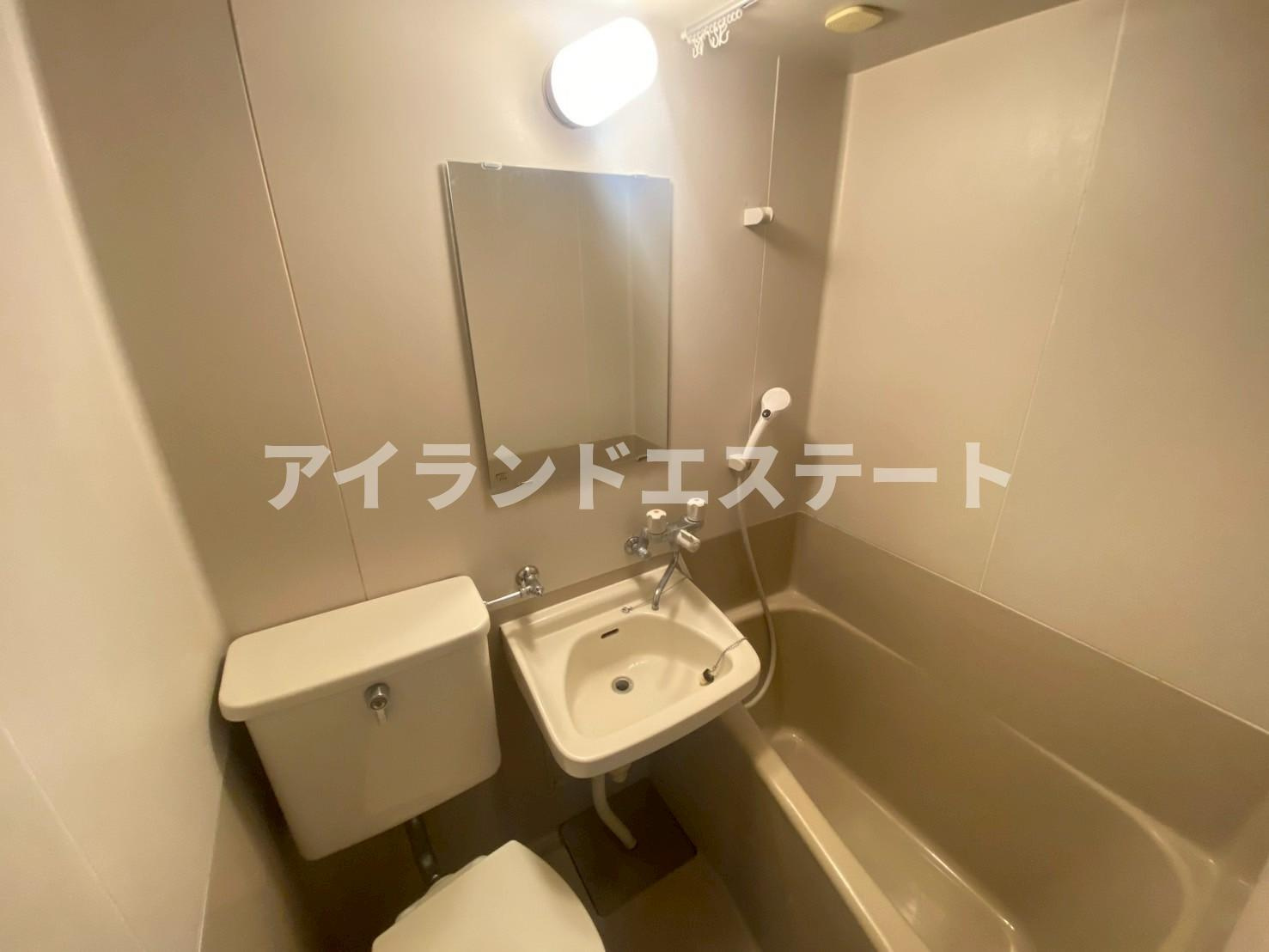 アルカディア弦巻　キッチンに窓　通風良好　シューズボックスの浴室