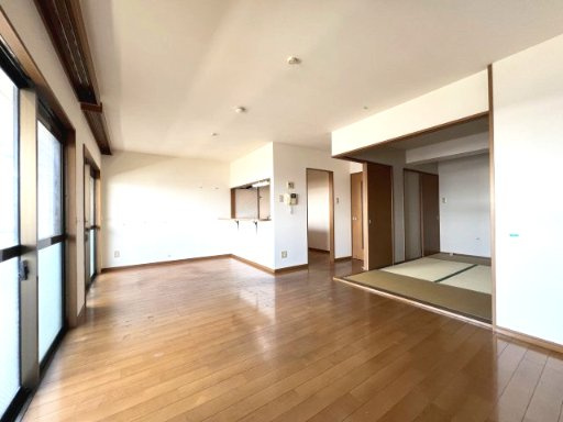 センチュリーパーク善進本町1番館の居間・リビング|使いやすい居間です